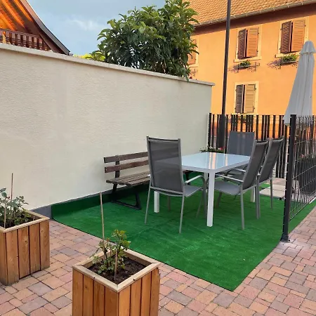 Aux Deux Hirondelles Casa de Férias Houssen